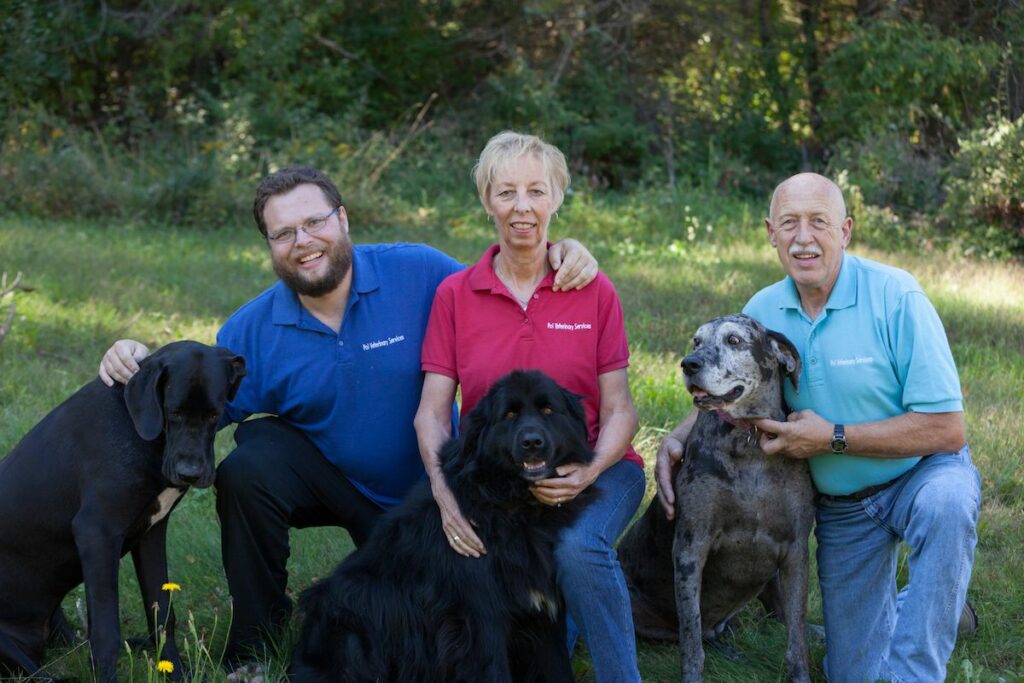 Image of Diane pol with her husband and one of their kids