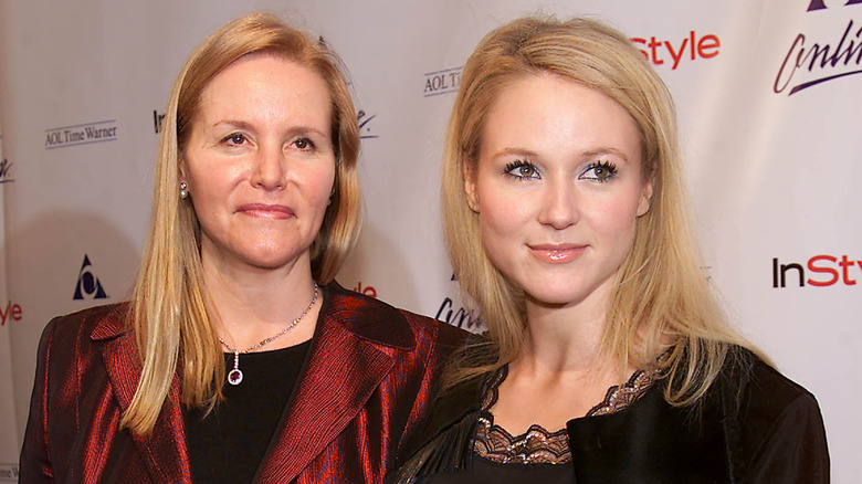 Image of Singer Jewel Kilcher with her mother Lendra Carroll