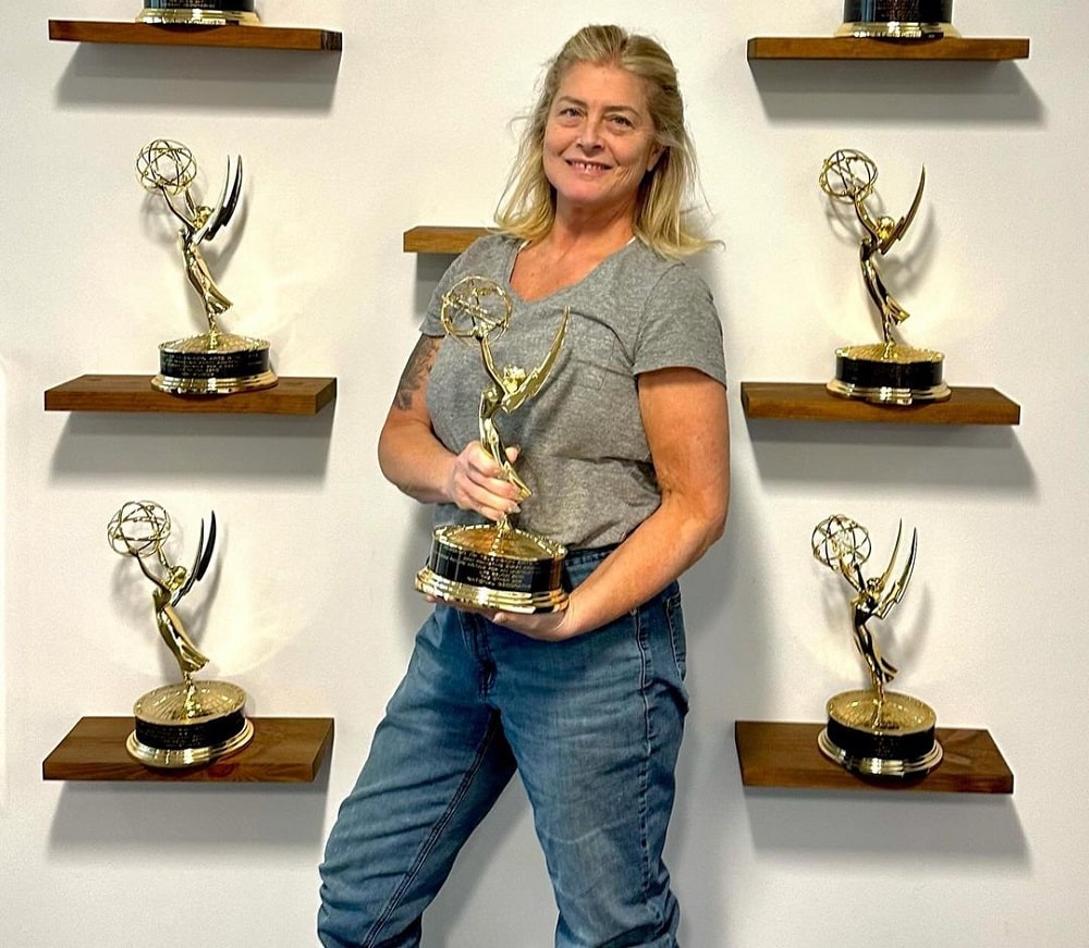 Image of Sue Aikens holding an award.